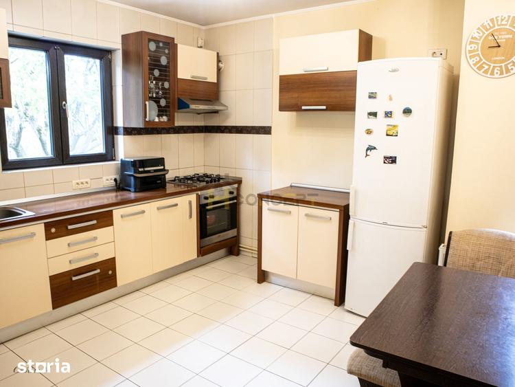 Casă cu 10 camere cu Teren 851 Mp în Clinceni