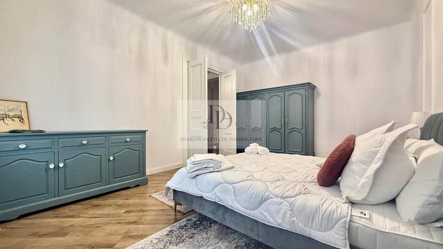 Apartament cu 3 camere semidecomandat, mobilat în Central
