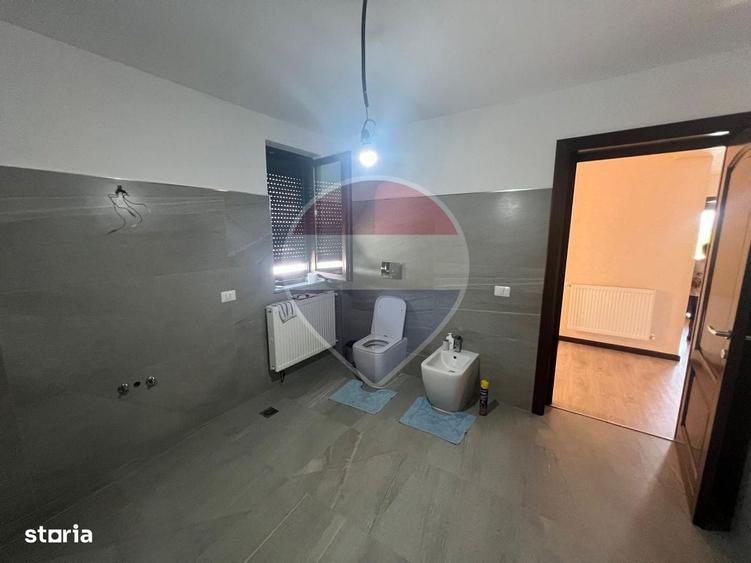 Casă cu 4 camere cu Teren 300 Mp în Central