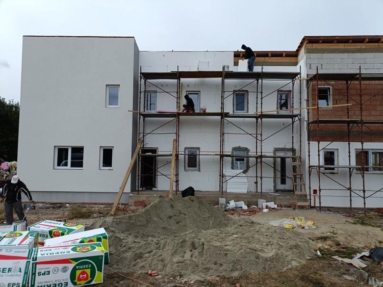 Casă cu 4 camere în Dumbrăvița