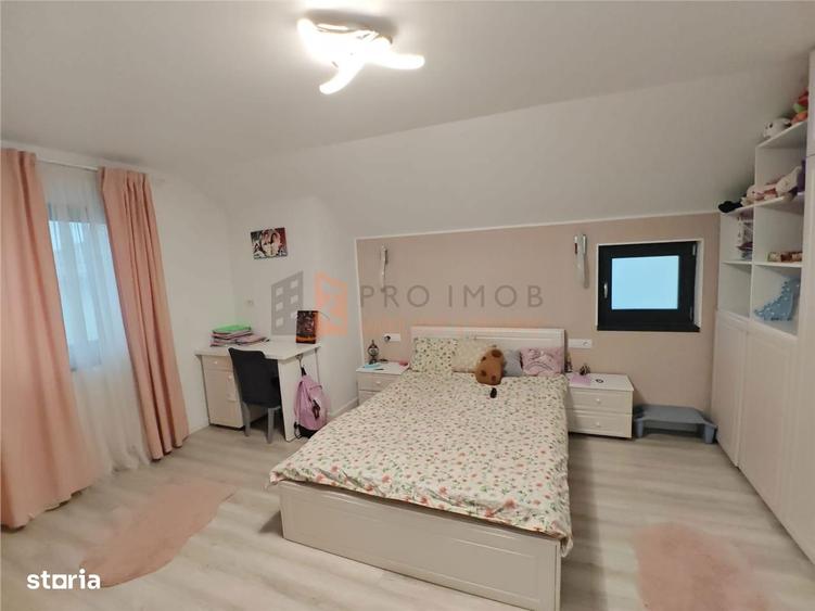 Casă cu 6 camere decomandat cu Canalizare în Micro 5