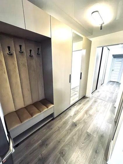 Apartament cu 3 camere decomandat, mobilat în Poarta 6
