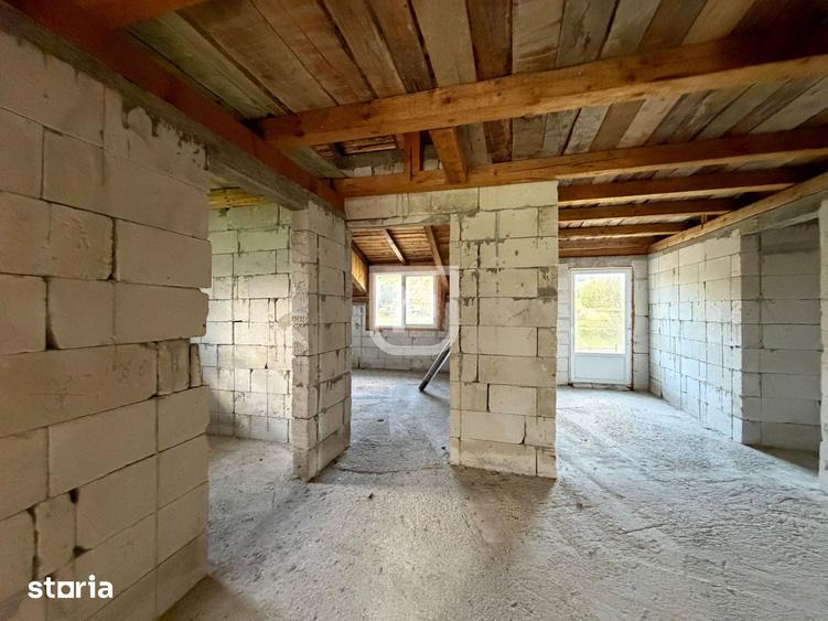 Casă cu 8 camere cu Teren 1143 Mp în Șcheia