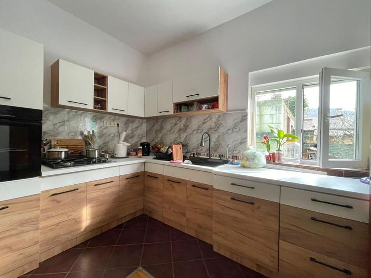 Casă cu 3 camere cu Teren 190 Mp în Muncitoresc