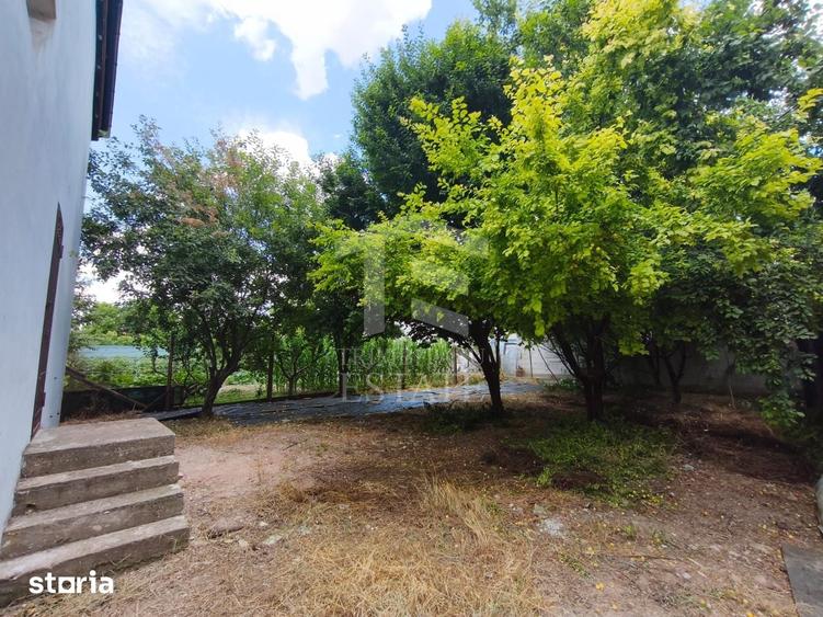 Casă cu 10 camere cu Teren 480 Mp în Lumina
