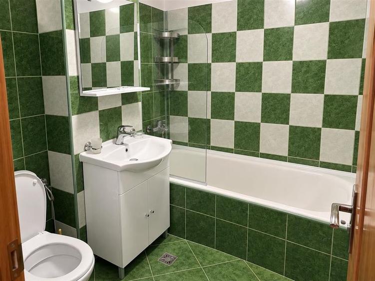 Apartament cu 3 camere decomandat, mobilat în Vasile Aaron