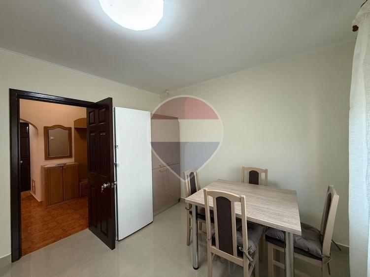 Apartament cu 3 camere decomandat, mobilat în Nerva Traian