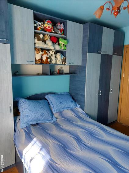 Apartament cu 3 camere decomandat în Rovine