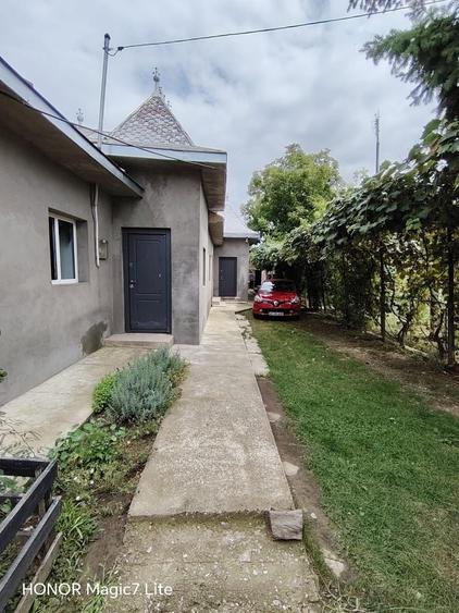 Casă cu 4 camere în Podu Cristinii