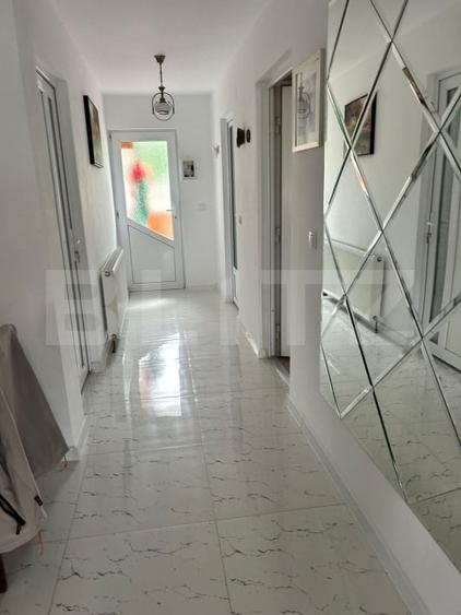 Casă individuală cu 8 camere cu Teren 450 Mp în Zărnești
