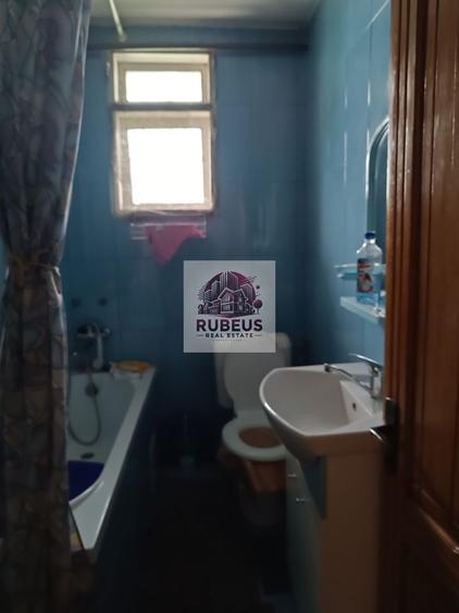 Casă individuală cu 9 camere cu Canalizare în Mărăcineanu