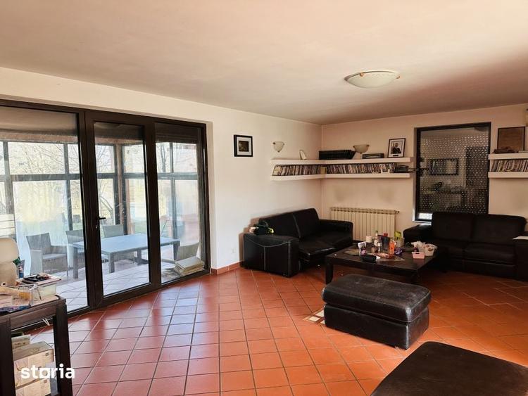 Casă cu 7 camere cu Teren 2500 Mp în Chiajna