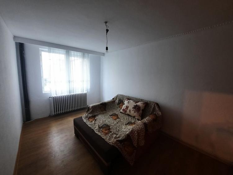 Apartament cu 3 camere decomandat în Precista