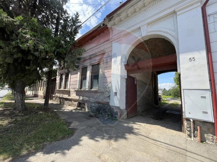 Casă cu 5 camere cu Teren 1141 Mp în Central