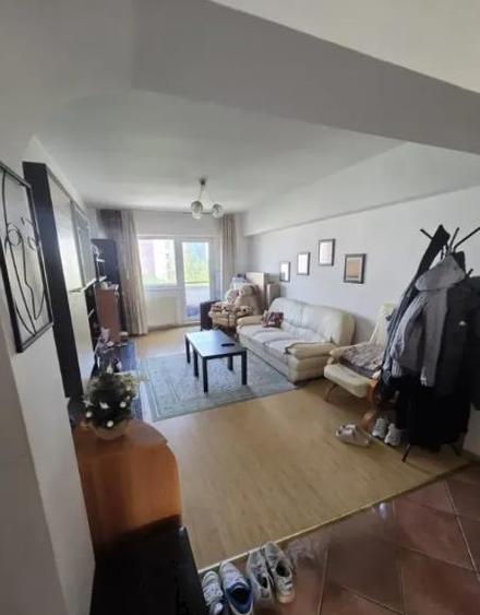Apartament cu 3 camere decomandat în Centrul Civic