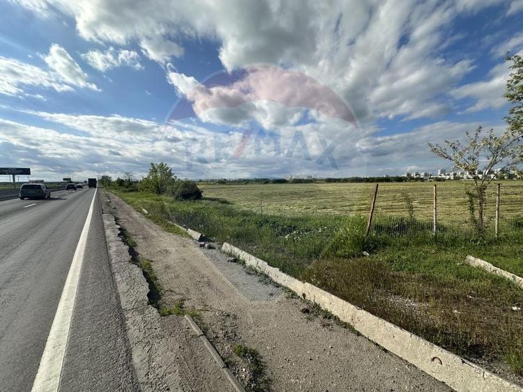 Teren Construcții intravilan de 39758 mp, în Vest