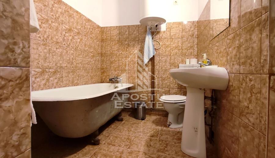 Casă individuală cu 4 camere cu Canalizare în Central