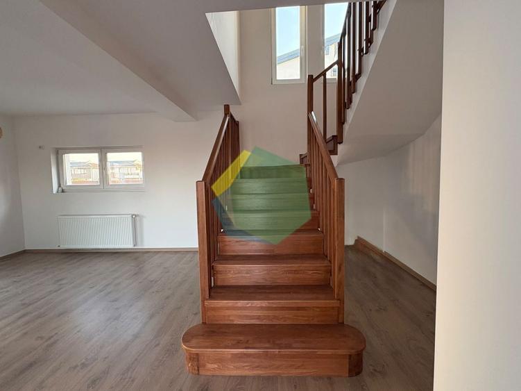 Duplex cu 3 camere cu Canalizare în Sud-Vest