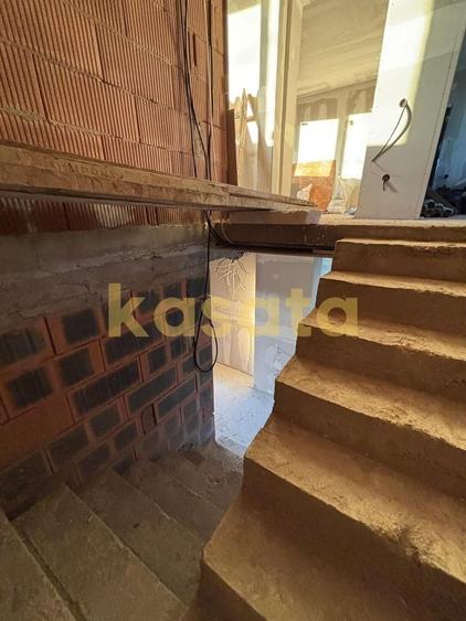 Casă individuală cu 4 camere cu Canalizare în Domnești