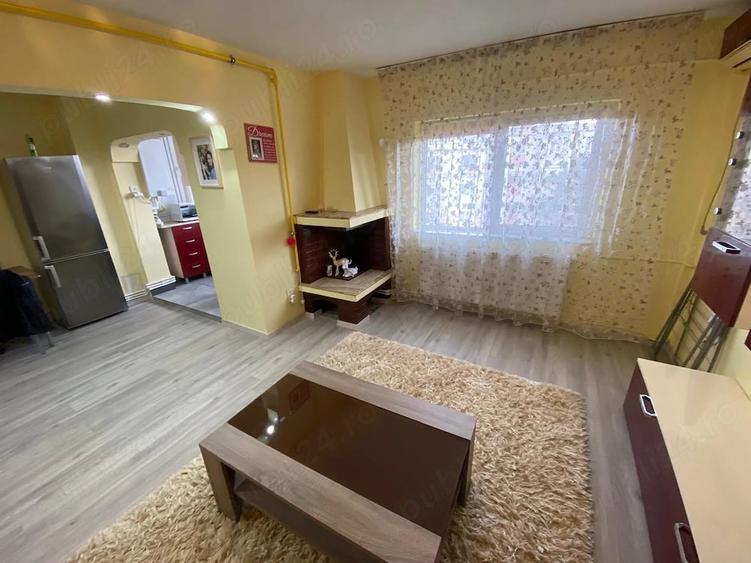 Apartament cu 2 camere decomandat în Casa de Cultură