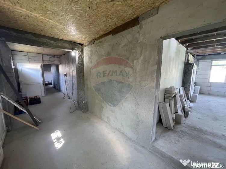 Casă cu 3 camere cu Teren 900 Mp în Roșioara