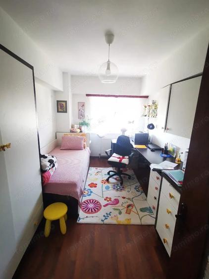 Apartament cu 3 camere decomandat în Ultimul leu