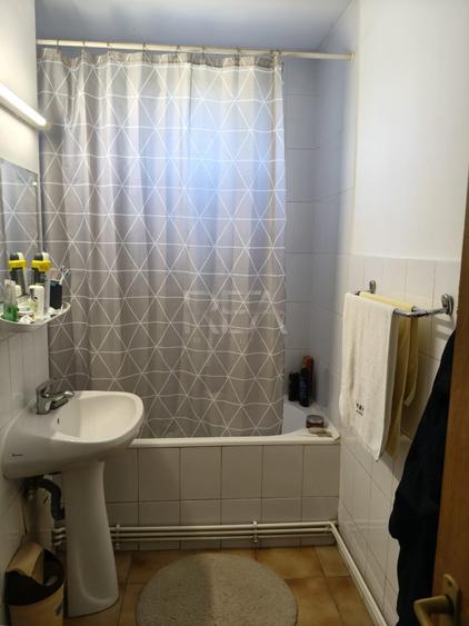 Apartament cu 4 camere decomandat, mobilat în Apărătorii Patriei