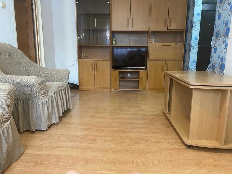 Apartament cu 2 camere semidecomandat în Berceni
