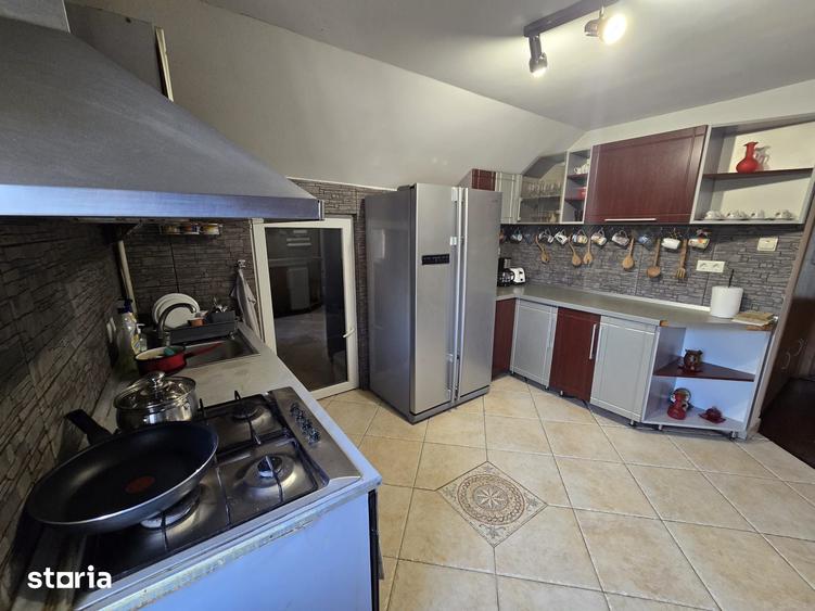 Apartament cu 5 camere în Zorilor