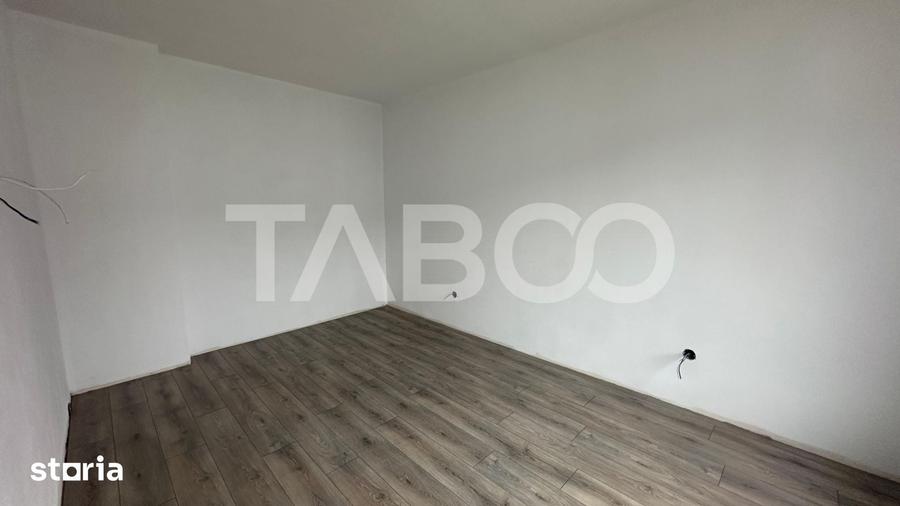 Apartament cu 3 camere decomandat în Turnișor