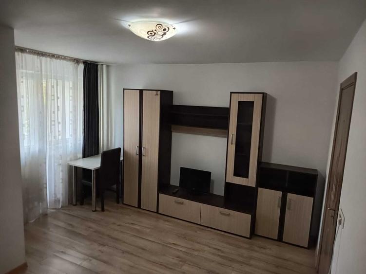 Garsonieră semidecomandată în Titan