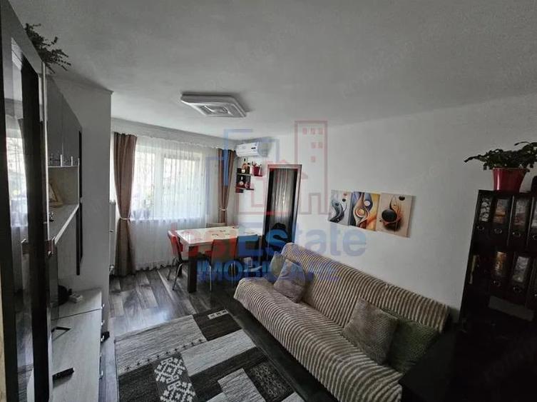 Apartament cu 3 camere semidecomandat în Filiași