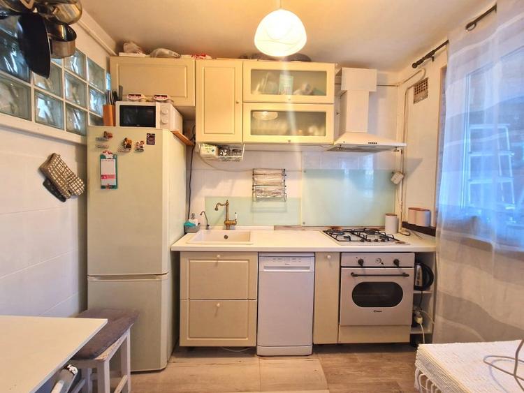 Apartament cu 2 camere semidecomandat, mobilat în Pajura