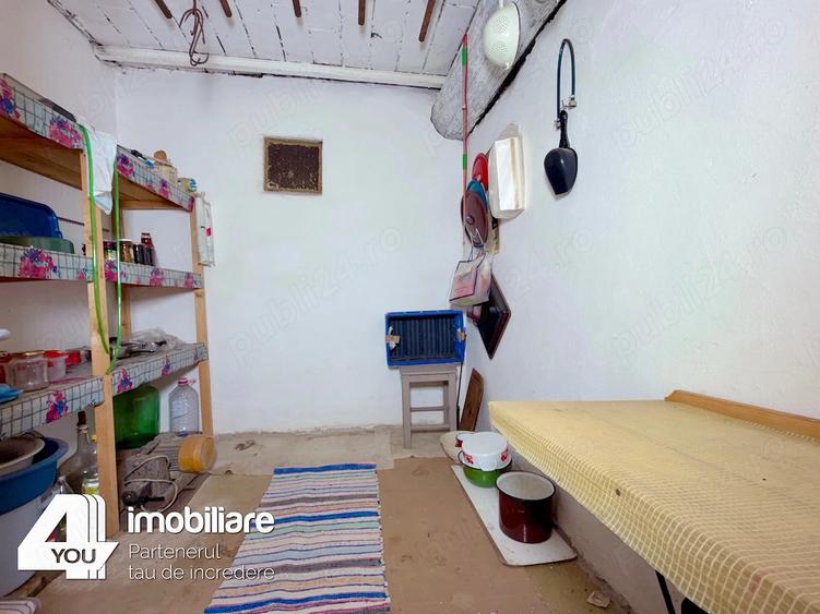 Casă cu 4 camere cu Teren 1459 Mp în Secusigiu