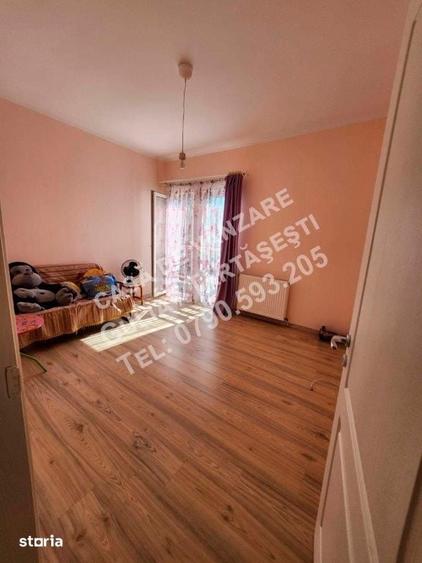Casă cu 5 camere cu Teren 560 Mp în Tărtășești