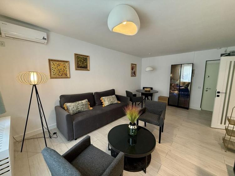 Apartament cu 2 camere semidecomandat, mobilat în Calea Victoriei
