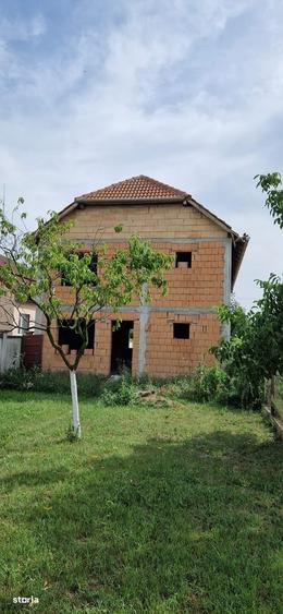 Casă cu 4 camere în Sânnicolau Mic
