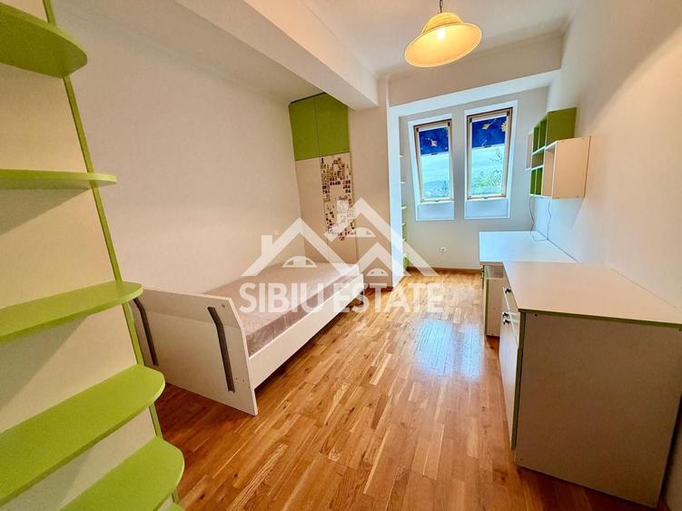 Apartament cu 4 camere decomandat, mobilat în Hipodrom 2