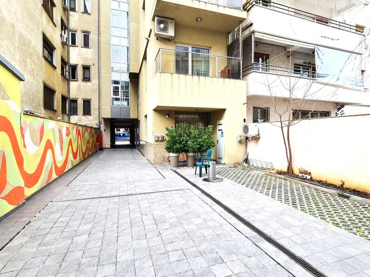 Birou, de 156 mp, în Romană