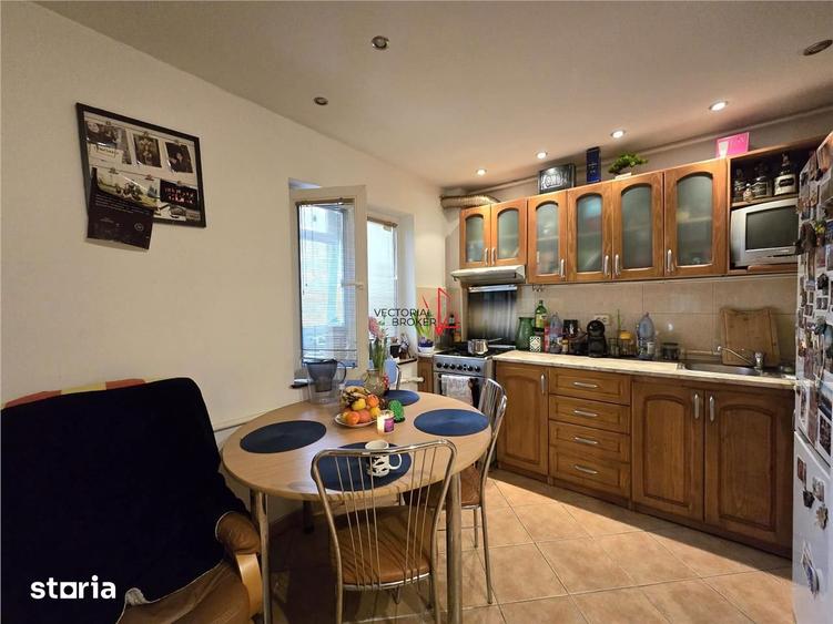 Apartament cu 3 camere decomandat, mobilat în Tei