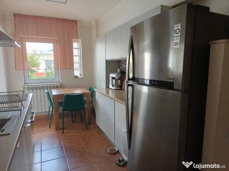 Apartament cu 2 camere decomandat în Republicii