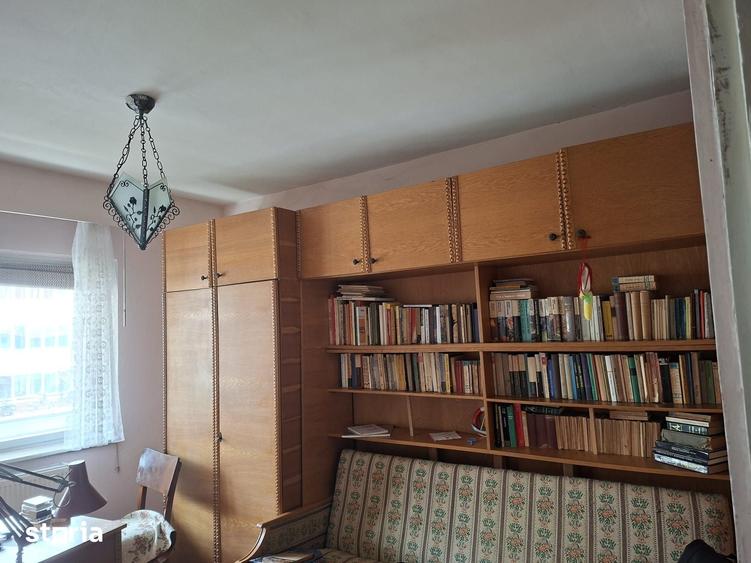 Apartament cu 4 camere decomandat în Central