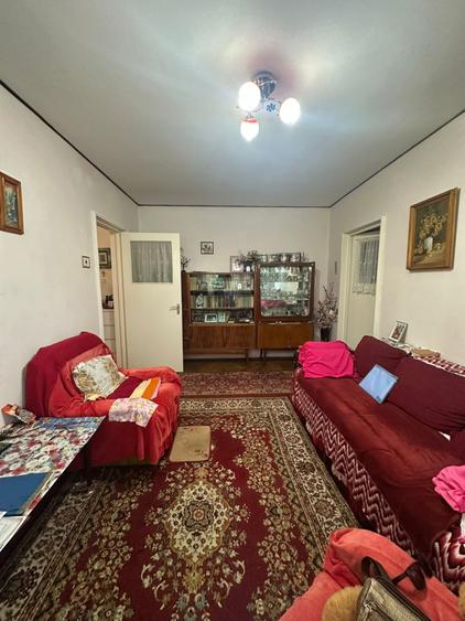 Apartament cu 2 camere semidecomandat, mobilat în Hipodrom