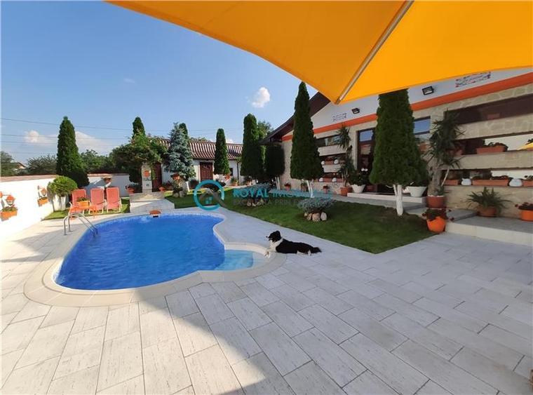 Casă individuală cu 5 camere cu Teren 4800 Mp în Bucov