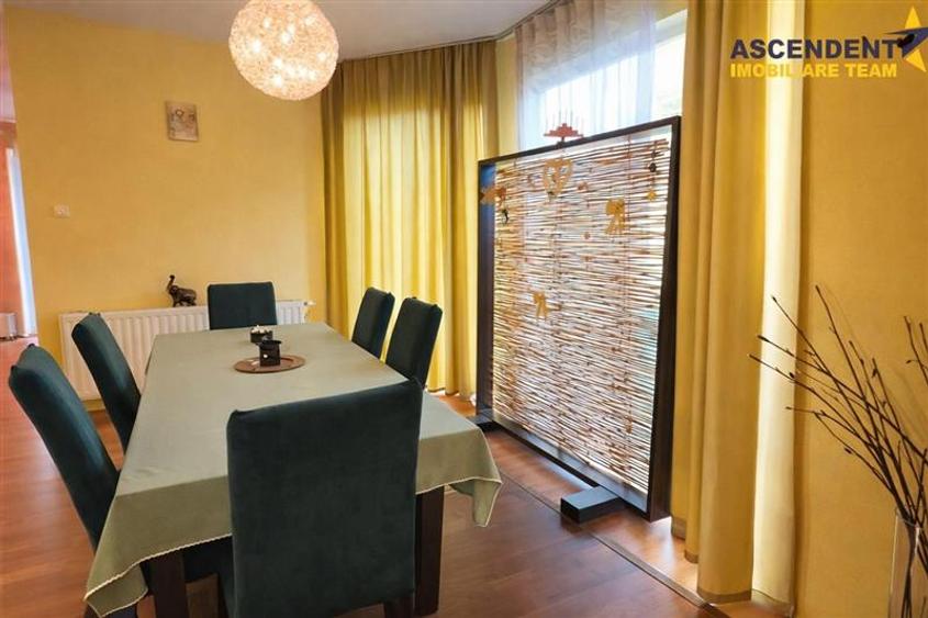 Casă individuală cu 8 camere cu Canalizare în Livezeni