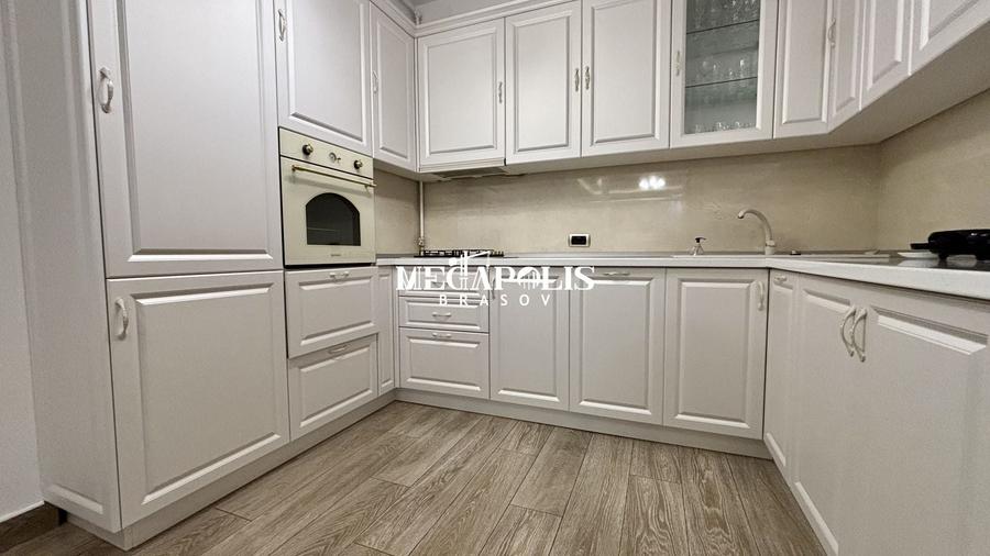 Apartament cu 3 camere decomandat în Tractorul