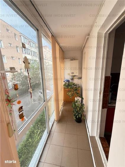 Apartament cu 3 camere decomandat în Calea București