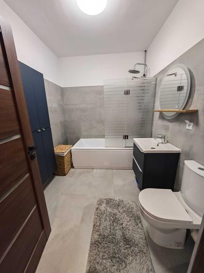 Apartament cu 3 camere decomandat în Florești