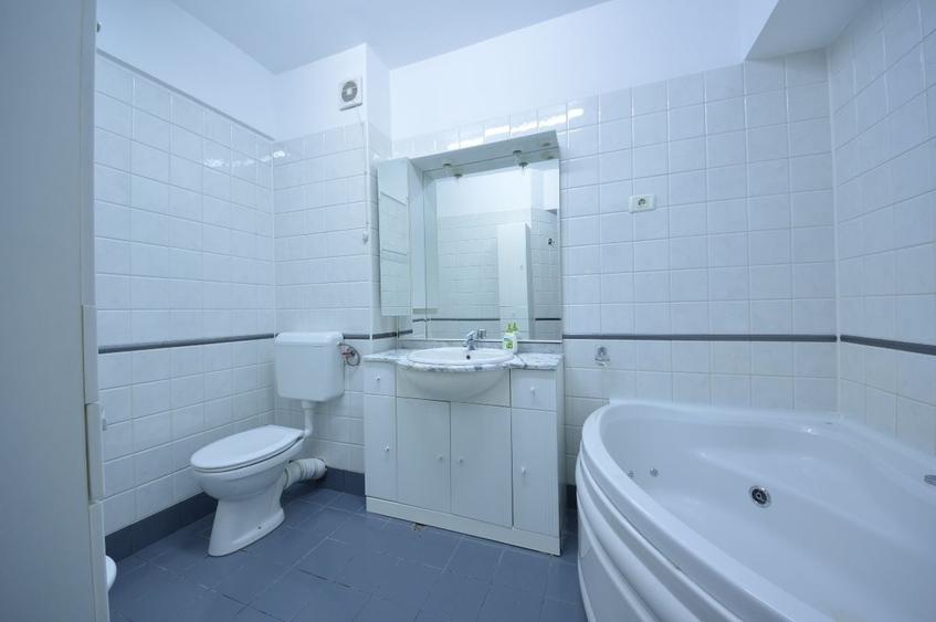 Apartament cu 4 camere decomandat, mobilat în Aviatorilor