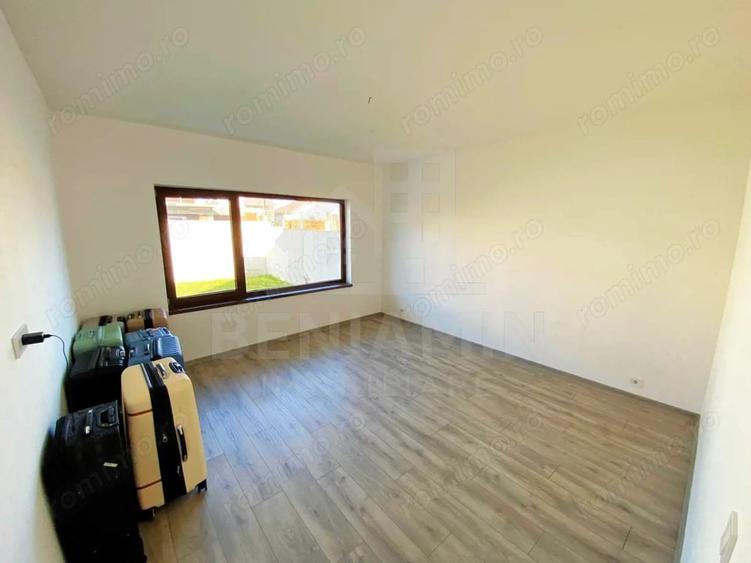 Casă cu Teren 249 Mp în Preajba